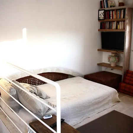 וילה Sleeps 8 Pool Air Con